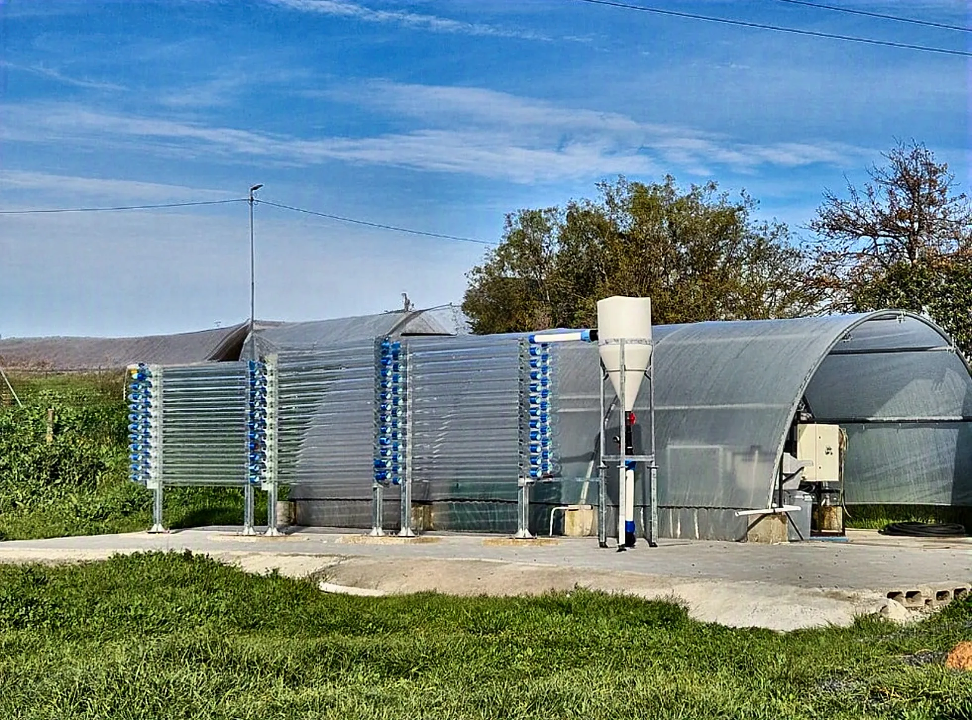 Horizontal glass tube photobioreactor